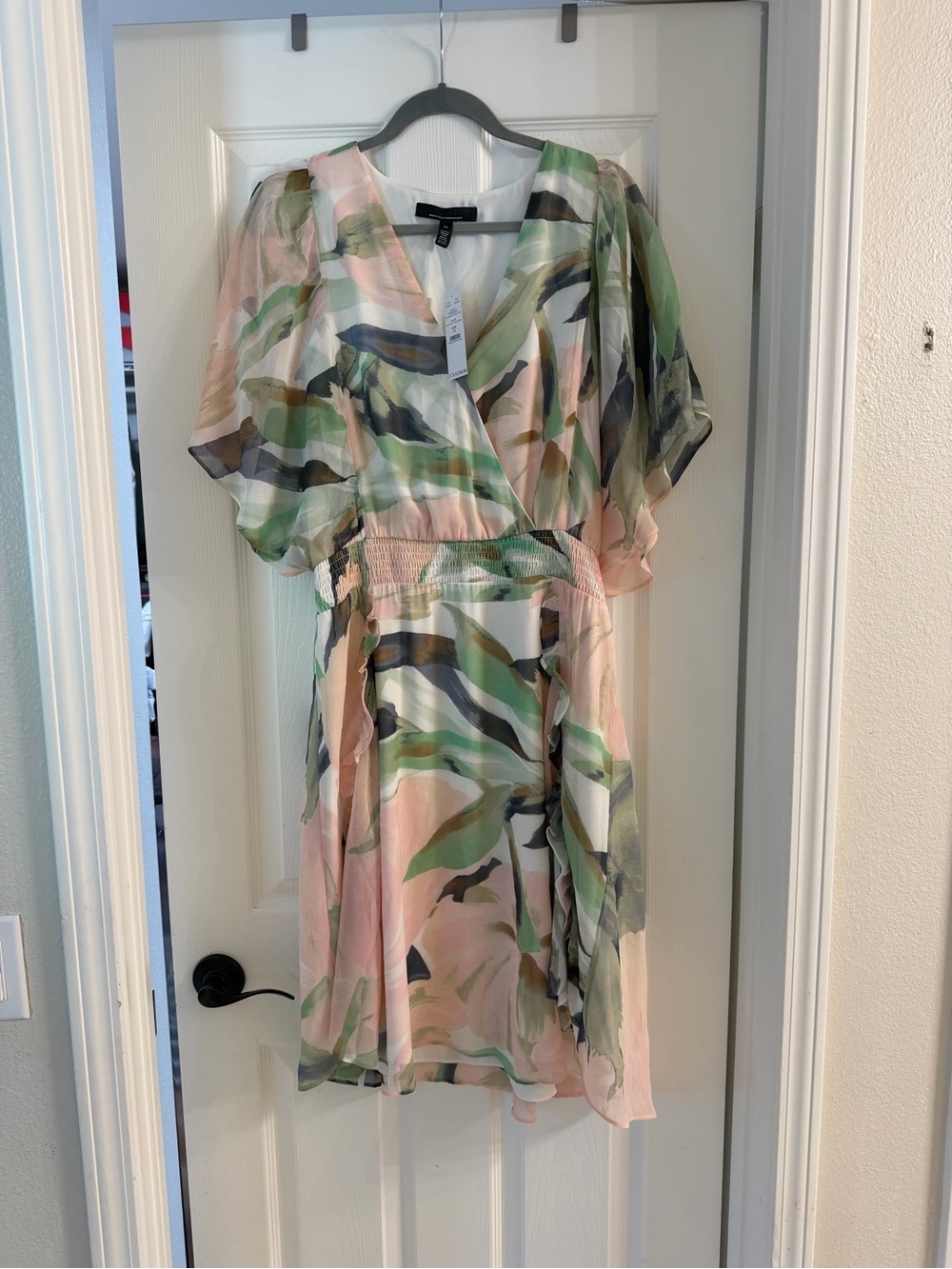 White House Black Market Watercolor Floral Flutter Sleeve Dress Size XL (NWT) - Picture 3 of 7